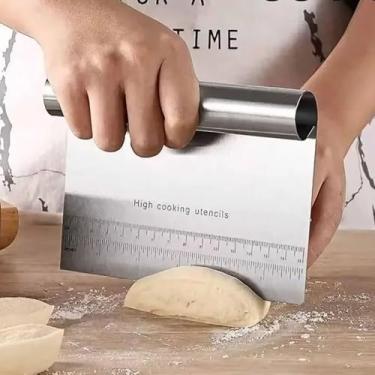 Imagem de Espátula Para Cortar, Raspar, Organizar, Dividir Massas, Confeitar, Régua Medidora de 15 cm, Resistente à Temperatura, Produto Leve e de Fácil Manuseio, Material de Inox Durável