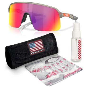 Imagem de OAKLEY Óculos de sol SUTRO Lite OO9463 em formato retangular com kit oficial de óculos, Moldura de tinta cinza fosco | Prizm Road Lens