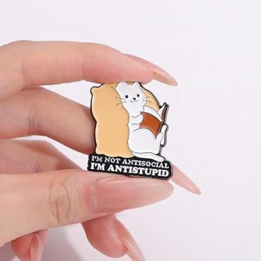Imagem de Adorável broche esmaltado de livro de leitura de gato com travesseiro e texto vibrante Bookworm gatinho broche nicho sarcástico humor literário acessórios para amantes de livros
