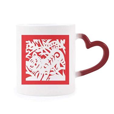 Imagem de Caneca sensível ao calor do zodíaco chinês cortada em papel Tiger Animal com mudança de cor vermelha