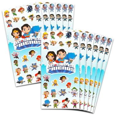 Imagem de DC Comics Pacote De Lembrancinhas Festa Super Friends Para Meninos E Meninas ~ Com 12 Folhas Adesivos Da Liga Justiça, Sacolas Aniversário Crianças, Conjunto Suprimentos Do Superman
