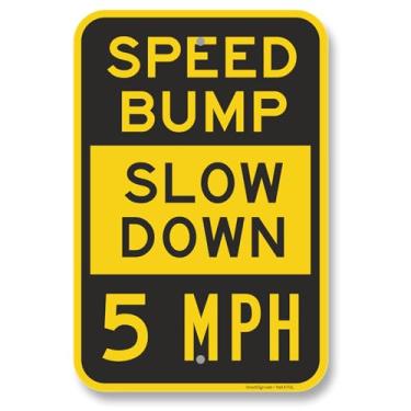 Imagem de SmartSign Placa de 45,7 x 30,5 cm Speed Bump Slow Down 5 MPH, metal composto de alumínio durável de 120 mm (ACM), material refletivo de grau de engenheiro, amarelo/preto, fabricado nos EUA, 100 anos