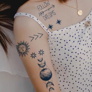 Imagem de Suco de ervas semipermanente simples inspirador sol lua fase estrela palavras finas tatuagem linha fina 7-14 dias sem sombreamento braço ombro corpo adesivo impermeável 1 pacote