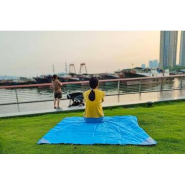 Imagem de Cobertor de piquenique de bolso, lona de acampamento leve à prova de areia, dobrável e cabe em bolsa pequena, resistente à água, lavável e de secagem rápida, tapete de praia compacto para recreação ao