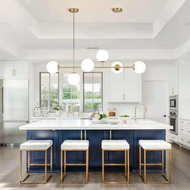 Imagem de Luminária pendente linear estilo meados do século XX, dourada, com 6 lâmpadas, lustre Sputnik de vidro verde e altura ajustável. Ideal para cozinha, sala de estar e sala de bilhar.