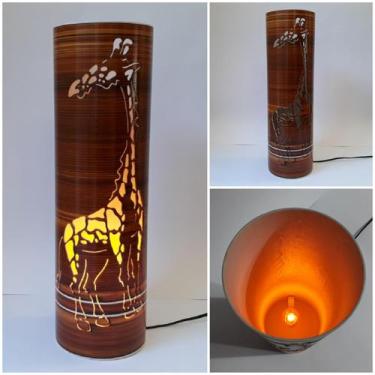 Imagem de Luminária Média Girafa 50cm de Mesa/Chão PVC - Ecoestiluz, Bivolt