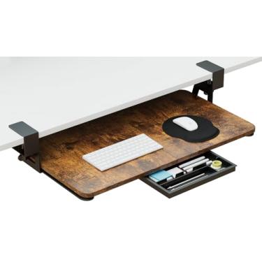 Imagem de CALASK Bandeja de teclado de mesa com mousepad para mouse, puxador embaixo da mesa, 68 cm x 30 cm, bandeja de teclado de tamanho grande com suporte C-Clip, fácil instalação, suporte para teclado de computador, para estudo em casa e escritório (madeira)