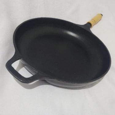 Imagem de Frigideira Grande de Alumínio Fundido Teflon 30cm Com Cabo de Madeira 