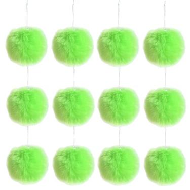 Imagem de 12 enfeites de bola de Natal de pelúcia verde, decorações de árvore peluda macia de 10 cm, bolas penduradas com cordas para festas de fim de ano, guirlanda de casa e lareira