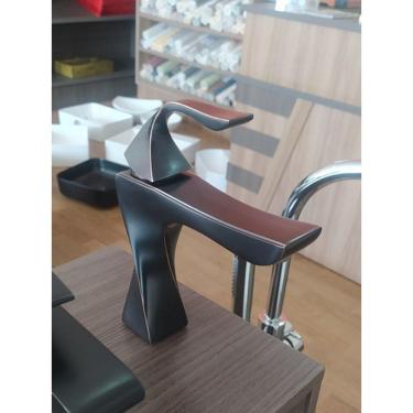 Imagem de Torneira Monocomando Preta Moderna Bica Baixa