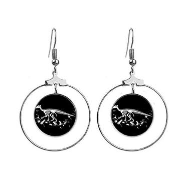 Imagem de Brincos pretos de osso de dinossauro com argola pendurada, joia circular