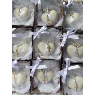 Imagem de Lembrancinha Coração de Sabonete Hidratante com Terço 10 unidades (padrão branco, Flores de Algodão)
