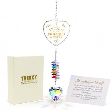Imagem de Nosso primeiro enfeite de noivado de Natal 2025, apanhador solar de coração de cristal, presente de noivado para casal, lembrança de arco-íris recém-noivado, decoração de lembrança de árvore de Natal