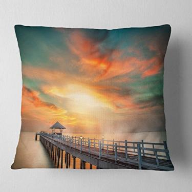 Imagem de Designart Píer de madeira com foto de paisagem, sala de estar, sofá, almofada de alta qualidade + capa de almofada impressa em ambos os lados 40,64 x 40,64 cm