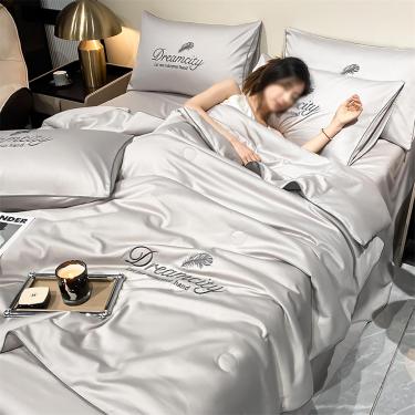 Imagem de 2023 Nova colcha de seda gelada simples de verão, roupa de cama lavável fresca e confortável, cobertor refrescante, edredom leve, colchas de ar condicionado para dormir, 5.150 * 200 cm