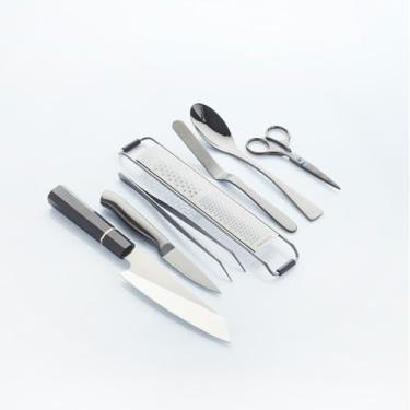 Imagem de Kit de chapeamento Chef Frank Haasnoot | Conjunto de utensílios premium | Preto | 7 peças de utensílios de cozinha embalados em uma caixa | Conjunto culinário | Pinças de enfeite e colheres Quenelle |