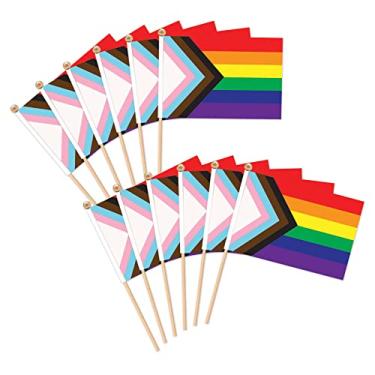 Imagem de Beistle 12 peças de poliéster bandeiras do orgulho arco-íris com palitos de madeira LBGTQ decorações de festa, 26,66 x 15,24 cm, multicolorido
