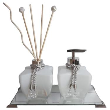 Imagem de Kit Lavabo Luxuoso - Saboneteira + Bandeja Espelhada + Porta Escovas + Difusor de Aromas - Coleção Polônia (Branco/Prata)