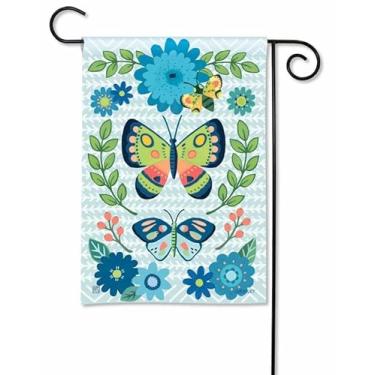 Imagem de Studio M Spring Wings 18 x 12 polegadas, design de dupla face, poliéster resistente ao clima e UV/desbotamento, decoração de bandeira ao ar livre para jardim, quintal, varanda