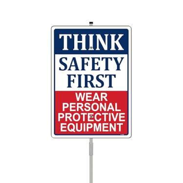 Imagem de Think Safety First Wear Placa de Equipamento de Proteção Pessoal Aviso de Segurança 35,5 cm x 25,4 cm com Estaca de Metal de 89 cm de Comprimento com Suporte Alumínio Uso Externo Quintal Negócios