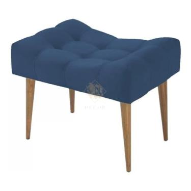 Imagem de Puff Banco Estofado Suede Capitonê Luxuoso com Pés Palito de Madeira - Banqueta Decorativa Vintage para Sala, Quarto, Penteadeira e Hall - 45cm Altura x 52cm Largura (Azul Marinho)