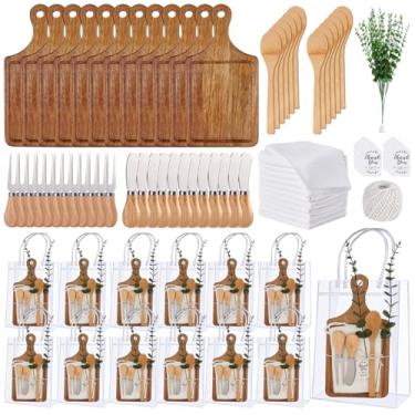 Imagem de Prêmios de chá de bebê para vencedores de jogos tábua de queijo de bambu colher garfo espalhadores de manteiga toalha xadrez cartão de agradecimento e sacos de presente para chá de bebê casamento