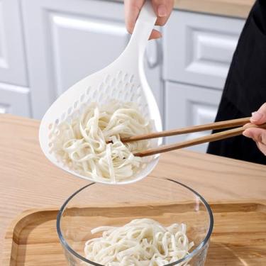 Imagem de Lo Mein Coador com alça coador de plástico branco escorredor grande coador escumadeira concha para cozinha