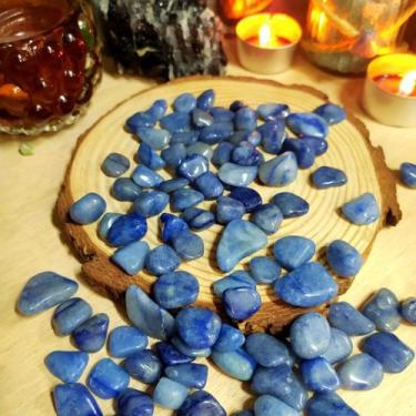 Imagem de Kit 12 Pedras Quartzo Azul Rolado Cura e Meditação Cristal Natural - C