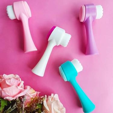 Imagem de Escova de Limpeza Facial 2 em 1 Massageador e Esfoliador em Silicone com Cerdas Macias e Esponja Skin Care (Lilás)