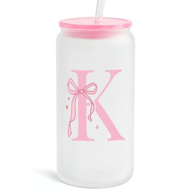 Imagem de SANDJEST Copo de vidro monograma com tampa acrílica e canudo, copo de café gelado fosco personalizado 473 ml, monograma presentes iniciais para mulheres meninas no aniversário (K)
