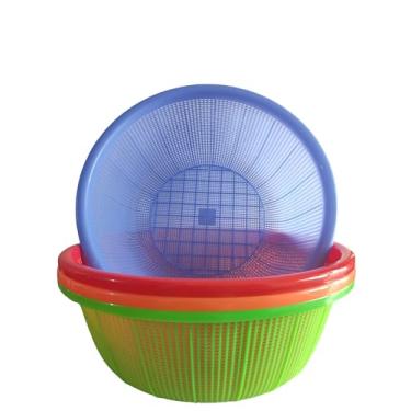 Imagem de 4 peças grande cesta de lavagem de plástico redonda perfurada escorredor lavar legumes e frutas drenar macarrão cozido itens essenciais de cozinha coador de alimentos cesta coador cozinha azul verde