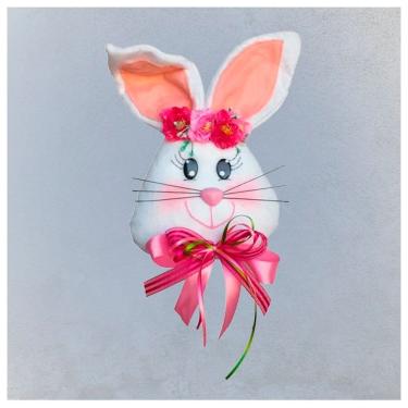 Imagem de Enfeite Decorativo Coelha De Páscoa Com Flores Tecido 30cm