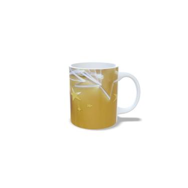 Imagem de Caneca de Cerâmica para Natal, Branca com Decoração Festiva, Design de Estrelas e Bolas Douradas, 325ml (1)