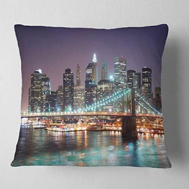 Imagem de Designart New York City Manhattan arranha-céus paisagem urbana sala de estar, sofá, almofada + capa de almofada impressa em ambos os lados 66 cm x 66 cm