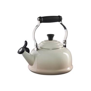 Imagem de CHALEIRA LE CREUSET TRADICIONAL 1,6L COM APITO EM AÇO ESMALTADO MERINGUE 40104027160000