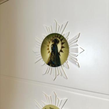 Imagem de Adorno Enfeite Medalha Religioso dePortaouParede em Acrilico Kit 2 Peç