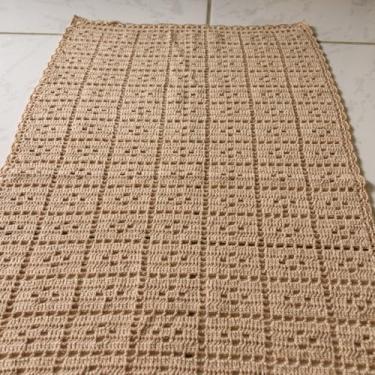 Imagem de Art Familiar Artesanato, Tapete quadriculado em crochê