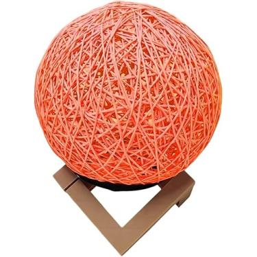 Imagem de Luminária Bola de Barbante LED RGB com Base de Madeira – Luz Colorida via USB com Controle Remoto para Decoração de Quarto, Sala e Escritório – Design Moderno e Aconchegante (Laranja)