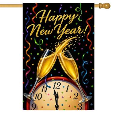 Imagem de HOMETITUTE Feliz Ano Novo bandeira de casa 71 x 101 cm design de relógio taças de champanhe bandeira de jardim confetes coloridos decoração de quintal ao ar livre banner de celebração de férias para