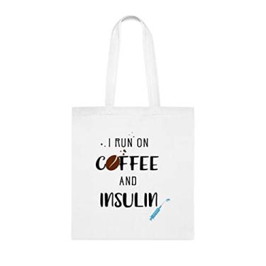 Imagem de Sacola I Run On Coffee and Insulin, presente divertido, bolsa de ombro, bolsas reutilizáveis, cesta de Natal de aniversário, ideia de presente, Branco