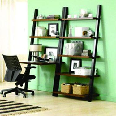 Imagem de Home Office com duas colunas de estante e escrivaninha