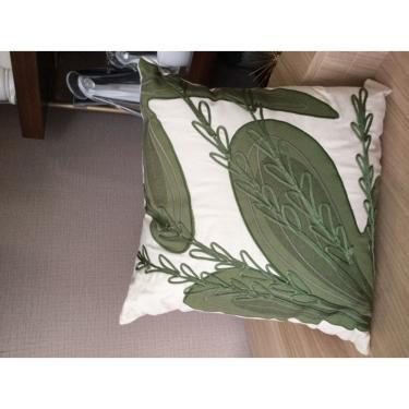 Imagem de Almofada Linho aplique Rami c/ Aplique 52 x 52 cm