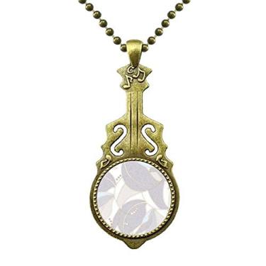 Imagem de Colar de plantas de desenho de cor clara com pingente de música de guitarra antiga