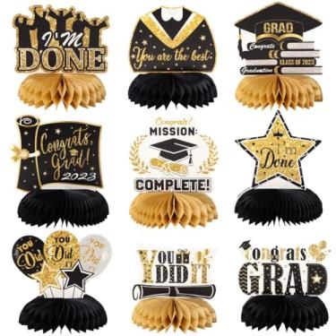 Imagem de Chewtoyo Class of 2023 Decorações de formatura, suprimentos de lembrancinhas de festa, peças de graduação dourada e preta, favo de mel 9 peças decorações de festa de formatura mesa de mesa parabéns