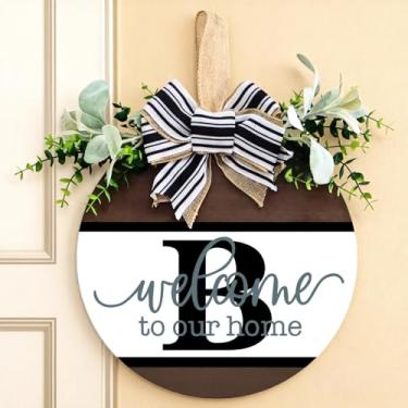 Imagem de Guirlanda personalizada para porta da frente com inicial familiar (A-Z) - placa de boas-vindas de madeira de 30 cm, guirlanda de eucalipto e cabide rústico de serapilheira | Decoração de varanda de