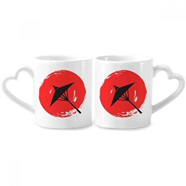 Imagem de Conjunto de canecas de porcelana para casal com ilustração de pintura de pincel japonesa e alça de coração