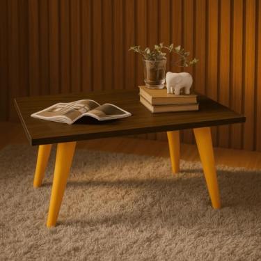 Imagem de Mesa de centro retangular retrô, com pés em formato de fuso de PVC cor caramelo, ideal para decoração moderna de salas de estar com sofá(Malbec)