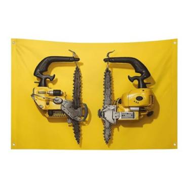 Imagem de Bandeira com quatro furos bandeiras para todos os climas amarelas duas motosserras impressas bandeira decorativa bandeiras de poliéster adequadas para uso interno e externo 89 x 159 centímetros