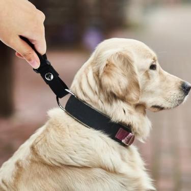 Imagem de Coleira curta para cães, coleira mãos-livres com alça de trânsito para controle de cães pequenos, médios e grandes, guia de trânsito firme para uso diário (preto)