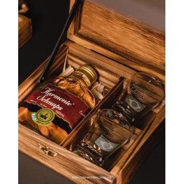 Imagem de Estojo com Cachaça Envelhecida 160ml e 2 Copos em Caixa de Madeira - H